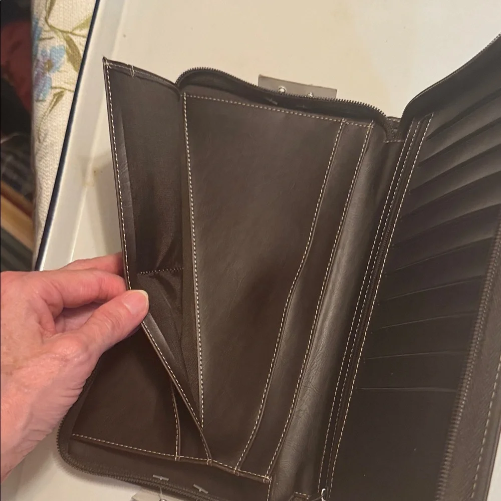 Foray Card Brown Business Card Organizer Wallet